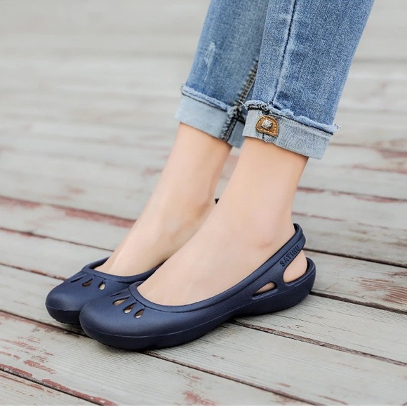 Solid Black CROCS Slingback Kaydee Ballerina Flats - Picture 2 of 15